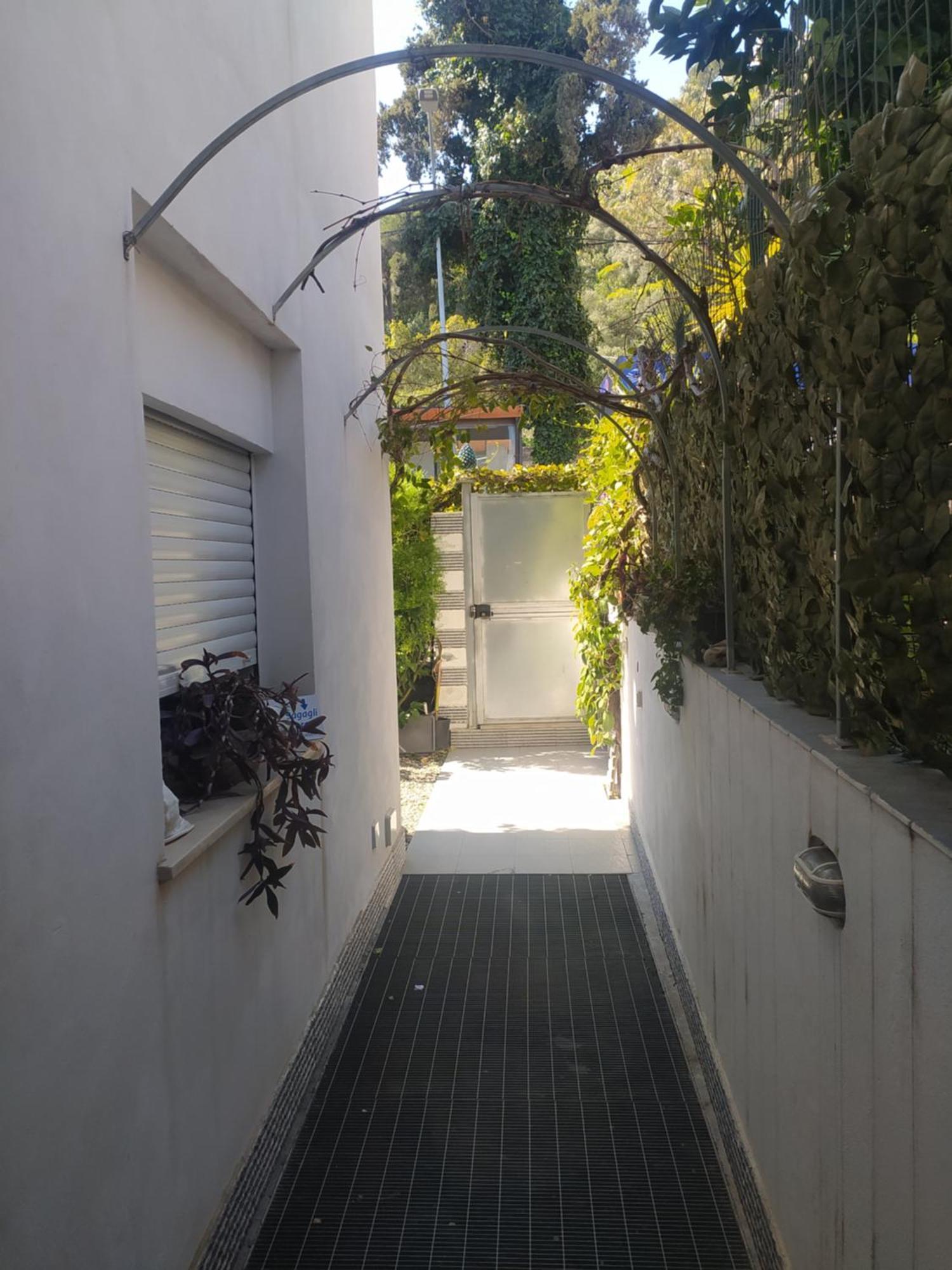לינה וארוחת בוקר טאורמינה Blue Sky House חדר תמונה